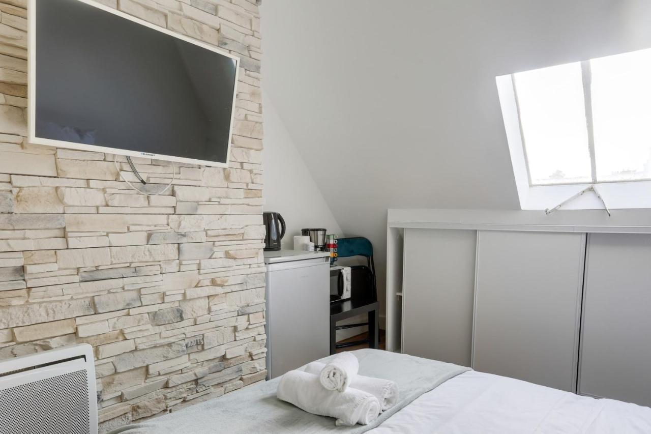 Appartement Delightful Studio With Eiffet Tower View Close To Champs Elysee Avenue & Alma Bridge Parijs