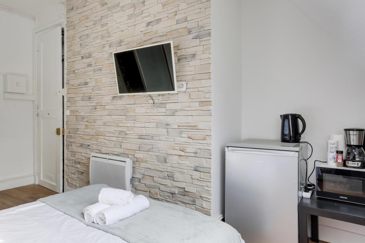 Appartement Delightful Studio With Eiffet Tower View Close To Champs Elysee Avenue & Alma Bridge Parijs